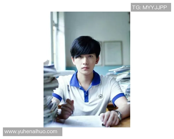 冉俊逸足球之路：从青涩少年到赛场明星的成长故事