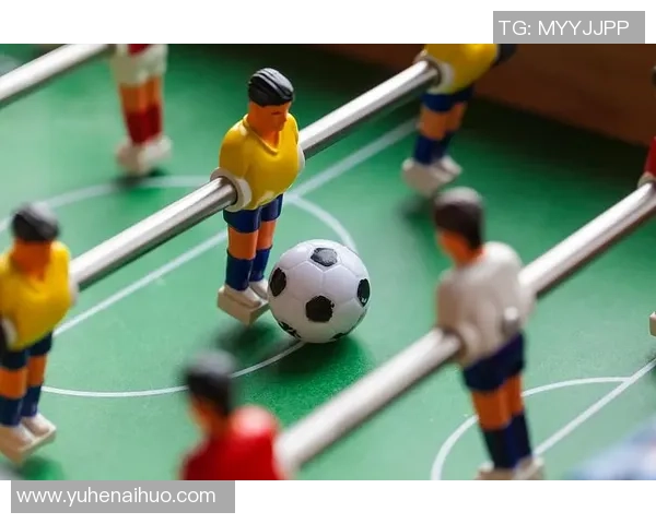 桌面足球老人：在小小桌面上演绎激情与友谊的传奇故事